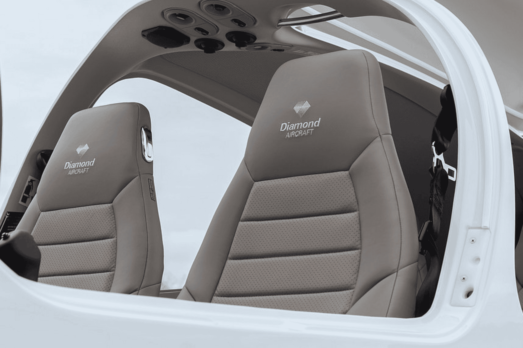 Diamond Aircraft interior seats and controls